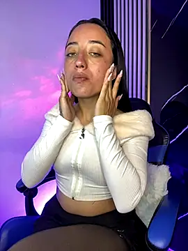 Snapshot of Ady_18 chatting on 12-04-25, 06:27 Ady 18 online show from 12-04-25, 06:27