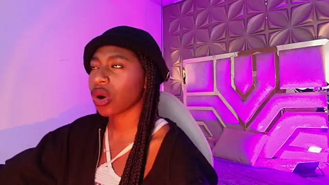 Queen perla  online show from 03-11-26, 12:11