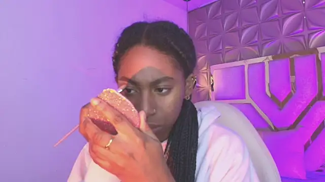 Queen perla  online show from 03-25-26, 12:11