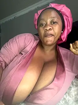 Snapshot of Chubbykarisma27 chatting on 10-19-25, 12:39 Chubbykarisma27 online show from 10-19-25, 12:39