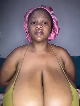 Snapshot of Chubbykarisma27 chatting on 10-31-25, 07:20 Chubbykarisma27 online show from 10-31-25, 07:20