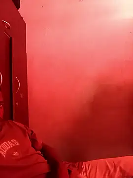 Snapshot of Uncletee112 chatting on 01-12-26, 01:16 Uncletee112 online show from 01-12-26, 01:16