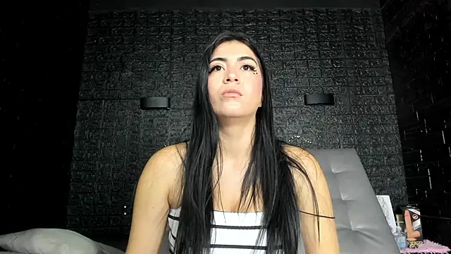 Snapshot of Sweet-Monica chatting on 01-20-25, 10:40 Sweet-Monica online show from 01-20-25, 10:40
