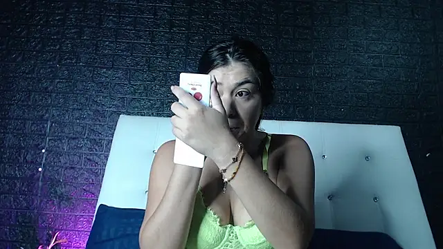 Snapshot of Sweet-Monica chatting on 06-04-26, 10:32 Sweet-Monica online show from 06-04-26, 10:32