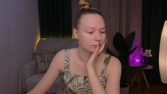 Snapshot of CarolynCohen__ chatting on 12-02-24, 01:47 CarolynCohen online show from 12-02-24, 01:47