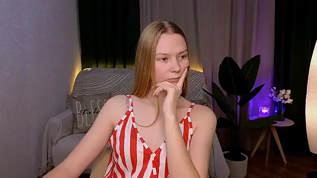 Snapshot of CarolynCohen__ chatting on 12-03-24, 05:09 CarolynCohen online show from 12-03-24, 05:09