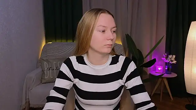 Snapshot of CarolynCohen__ chatting on 12-05-24, 01:47 CarolynCohen online show from 12-05-24, 01:47