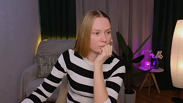 Snapshot of CarolynCohen__ chatting on 12-05-24, 04:53 CarolynCohen online show from 12-05-24, 04:53