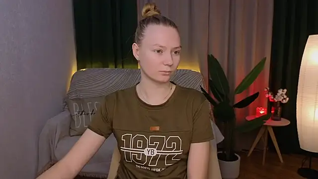 Snapshot of CarolynCohen__ chatting on 12-06-24, 01:51 CarolynCohen online show from 12-06-24, 01:51