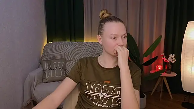 Snapshot of CarolynCohen__ chatting on 12-06-24, 04:58 CarolynCohen online show from 12-06-24, 04:58