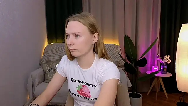 Snapshot of CarolynCohen__ chatting on 12-08-24, 01:56 CarolynCohen online show from 12-08-24, 01:56