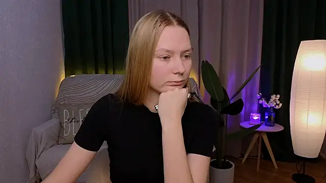 Snapshot of CarolynCohen__ chatting on 12-09-24, 04:56 CarolynCohen online show from 12-09-24, 04:56