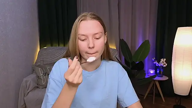 Snapshot of CarolynCohen__ chatting on 12-10-24, 10:28 CarolynCohen online show from 12-10-24, 10:28