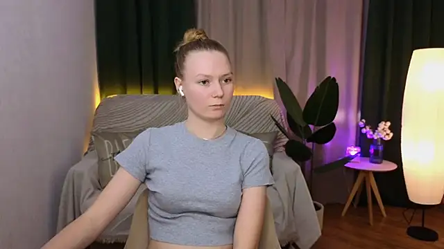 Snapshot of CarolynCohen__ chatting on 01-14-25, 05:30 CarolynCohen online show from 01-14-25, 05:30