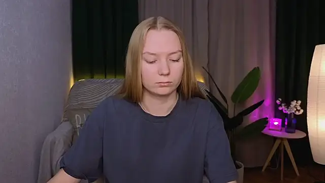 Snapshot of CarolynCohen__ chatting on 01-19-25, 01:53 CarolynCohen online show from 01-19-25, 01:53