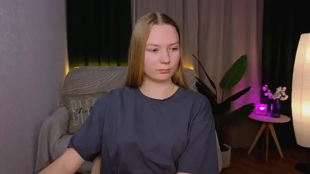 Snapshot of CarolynCohen__ chatting on 01-19-25, 04:54 CarolynCohen online show from 01-19-25, 04:54