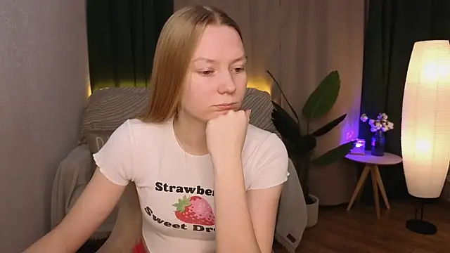 Snapshot of CarolynCohen__ chatting on 01-28-25, 02:00 CarolynCohen online show from 01-28-25, 02:00