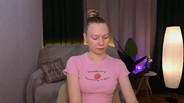 Snapshot of CarolynCohen__ chatting on 01-30-25, 02:06 CarolynCohen online show from 01-30-25, 02:06