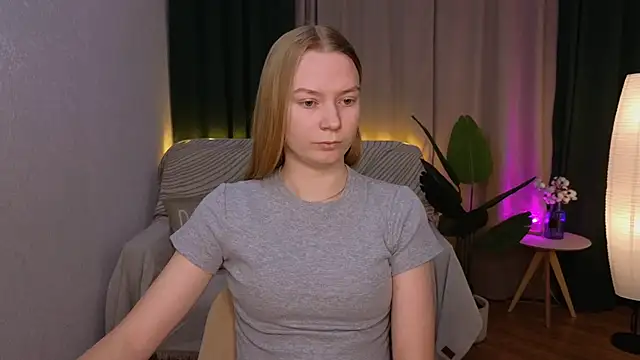 Snapshot of CarolynCohen__ chatting on 02-03-25, 01:52 CarolynCohen online show from 02-03-25, 01:52