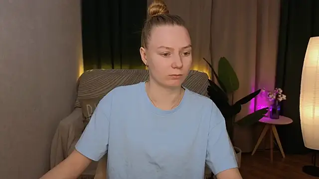 Snapshot of CarolynCohen__ chatting on 02-04-25, 01:56 CarolynCohen online show from 02-04-25, 01:56