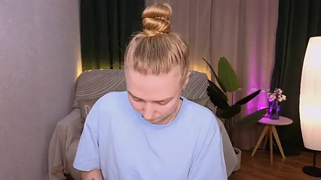 Snapshot of CarolynCohen__ chatting on 02-04-25, 04:59 CarolynCohen online show from 02-04-25, 04:59