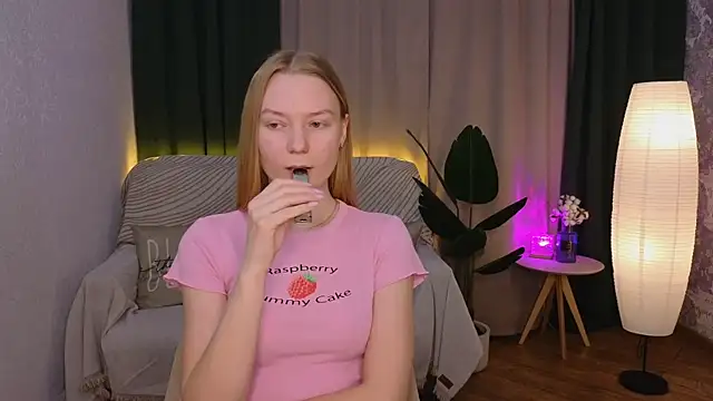 Snapshot of CarolynCohen__ chatting on 02-06-25, 02:11 CarolynCohen online show from 02-06-25, 02:11