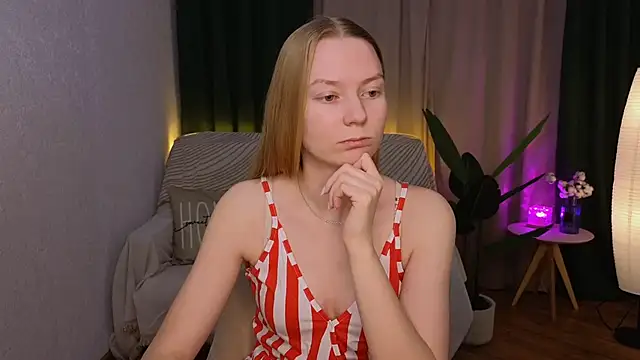 Snapshot of CarolynCohen__ chatting on 02-10-25, 02:08 CarolynCohen online show from 02-10-25, 02:08