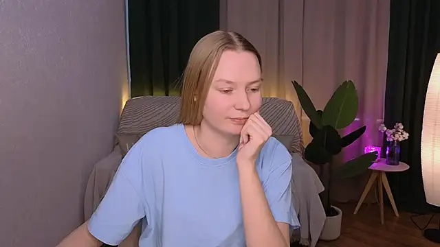 Snapshot of CarolynCohen__ chatting on 02-12-25, 05:15 CarolynCohen online show from 02-12-25, 05:15