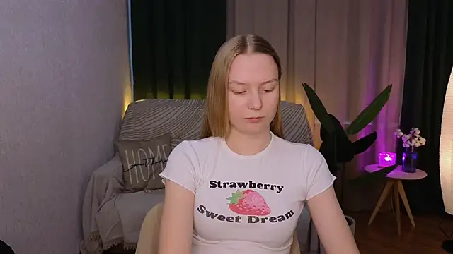 Snapshot of CarolynCohen__ chatting on 02-14-25, 08:52 CarolynCohen online show from 02-14-25, 08:52