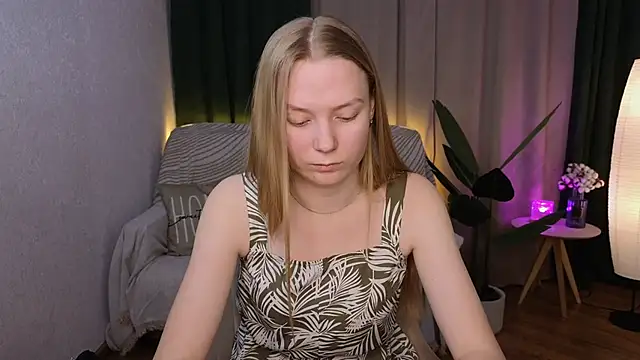 Snapshot of CarolynCohen__ chatting on 02-17-25, 02:20 CarolynCohen online show from 02-17-25, 02:20