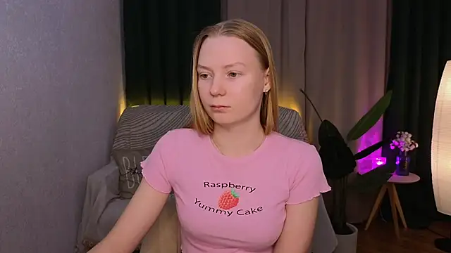 Snapshot of CarolynCohen__ chatting on 02-21-25, 02:06 CarolynCohen online show from 02-21-25, 02:06