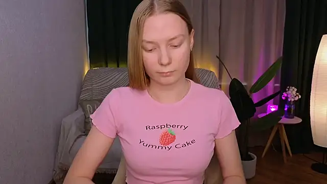 Snapshot of CarolynCohen__ chatting on 02-21-25, 08:18 CarolynCohen online show from 02-21-25, 08:18