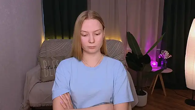 Snapshot of CarolynCohen__ chatting on 02-23-25, 05:01 CarolynCohen online show from 02-23-25, 05:01