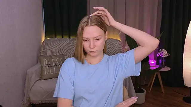 Snapshot of CarolynCohen__ chatting on 02-23-25, 08:06 CarolynCohen online show from 02-23-25, 08:06