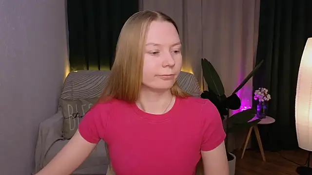 Snapshot of CarolynCohen__ chatting on 02-24-25, 02:08 CarolynCohen online show from 02-24-25, 02:08