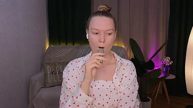 Snapshot of CarolynCohen__ chatting on 02-25-25, 02:03 CarolynCohen online show from 02-25-25, 02:03