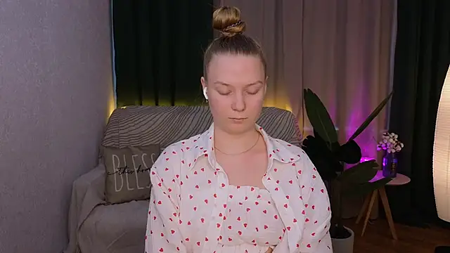 Snapshot of CarolynCohen__ chatting on 02-25-25, 05:08 CarolynCohen online show from 02-25-25, 05:08