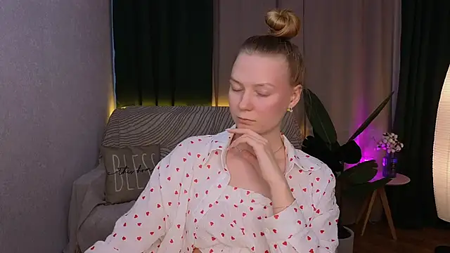 Snapshot of CarolynCohen__ chatting on 02-25-25, 08:14 CarolynCohen online show from 02-25-25, 08:14