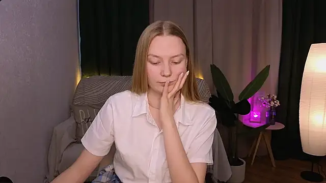 Snapshot of CarolynCohen__ chatting on 02-27-25, 05:13 CarolynCohen online show from 02-27-25, 05:13