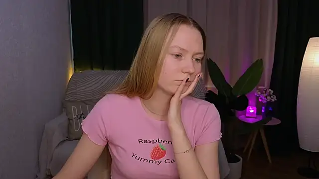 Snapshot of CarolynCohen__ chatting on 02-28-25, 08:20 CarolynCohen online show from 02-28-25, 08:20