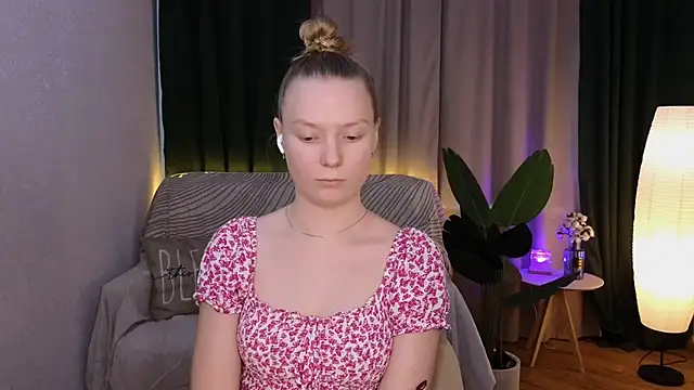 Snapshot of CarolynCohen__ chatting on 03-04-25, 05:21 CarolynCohen online show from 03-04-25, 05:21