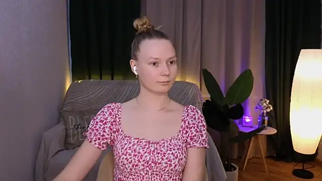 Snapshot of CarolynCohen__ chatting on 03-04-25, 08:24 CarolynCohen online show from 03-04-25, 08:24