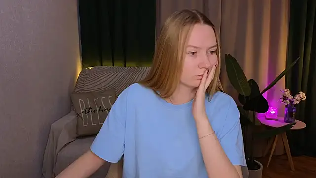 Snapshot of CarolynCohen__ chatting on 03-09-25, 01:56 CarolynCohen online show from 03-09-25, 01:56