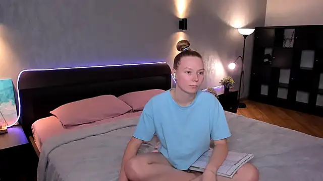 Snapshot of CarolynCohen__ chatting on 03-16-25, 08:10 CarolynCohen online show from 03-16-25, 08:10