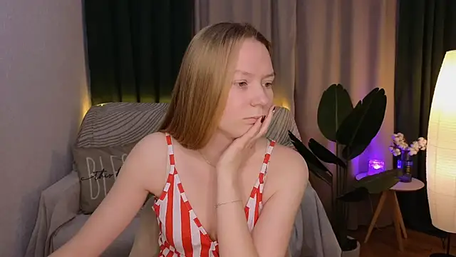 Snapshot of CarolynCohen__ chatting on 03-17-25, 02:08 CarolynCohen online show from 03-17-25, 02:08