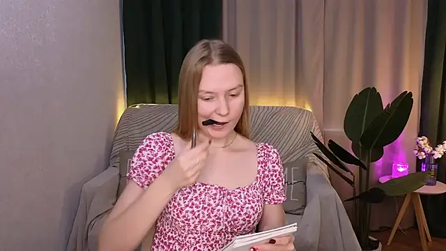 Snapshot of CarolynCohen__ chatting on 03-20-25, 05:13 CarolynCohen online show from 03-20-25, 05:13