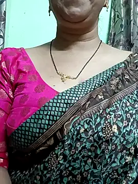 Snapshot of Rosy-B chatting on 12-17-24, 12:56 Rosy-B online show from 12-17-24, 12:56