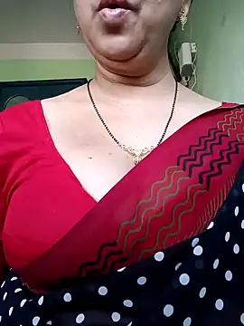 Snapshot of Rosy-B chatting on 12-19-24, 09:40 Rosy-B online show from 12-19-24, 09:40