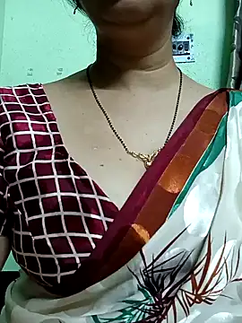 Snapshot of Rosy-B chatting on 12-20-24, 10:00 Rosy-B online show from 12-20-24, 10:00