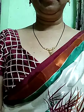 Snapshot of Rosy-B chatting on 12-21-24, 01:04 Rosy-B online show from 12-21-24, 01:04